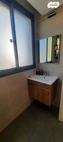 גג/ פנטהאוז, יוסף אהרונוביץ', שיכון ותיקים, חולון