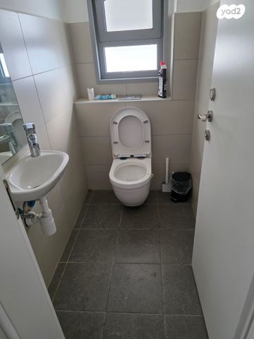 דירה, אהוד מנור, נאות אפק, אפקה, קרית ביאליק