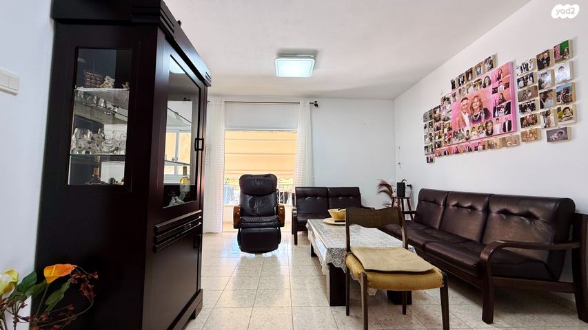 דו משפחתי, רחובות