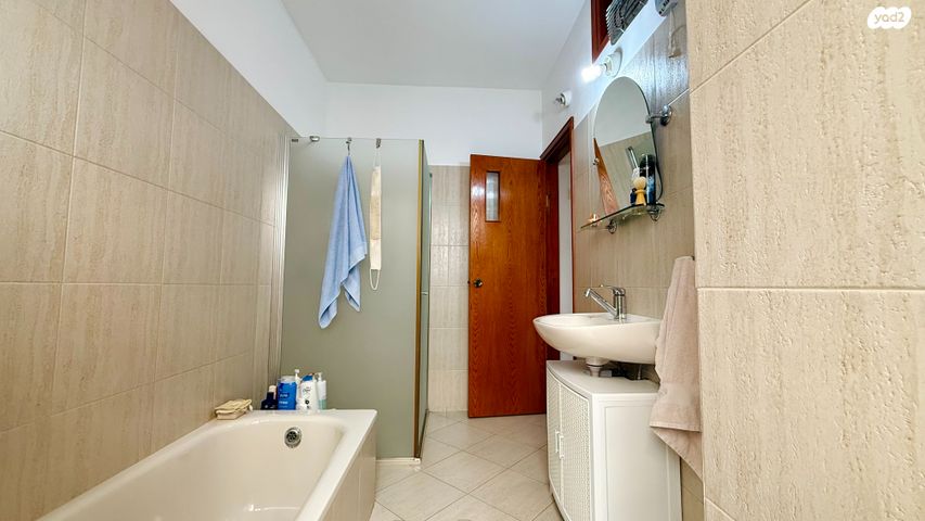 דו משפחתי, רחובות