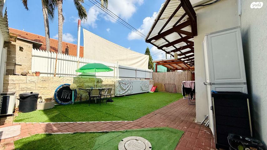 דו משפחתי, רחובות