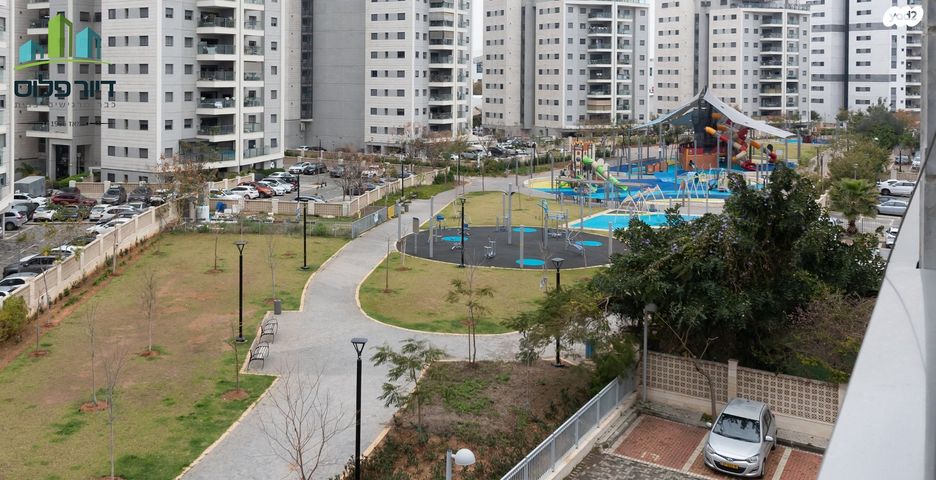 דירה, משה פריד, חצרות המושבה, רחובות