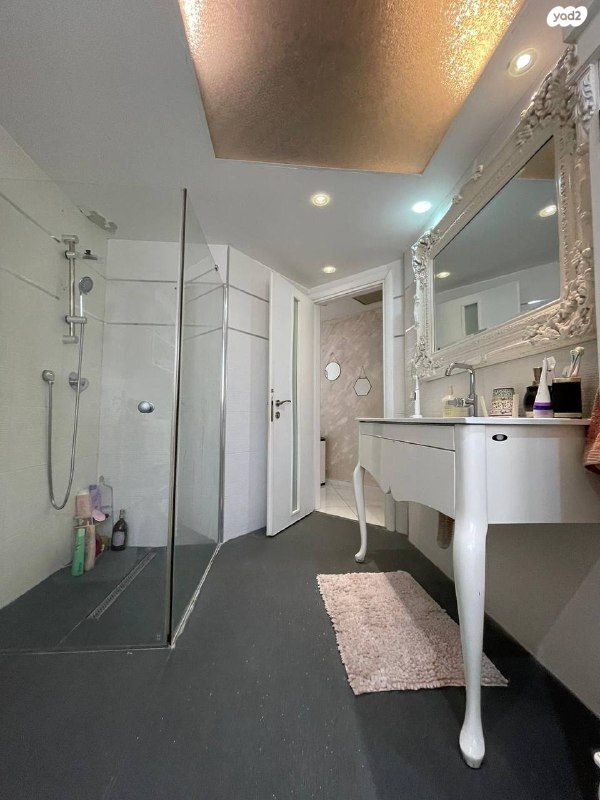 דירה, עוזי חיטמן, קרית אילון, חולון