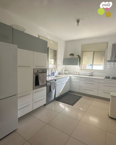 דו משפחתי, זרעוניה, בנימינה גבעת עדה