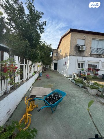 דו משפחתי, קרית אתא