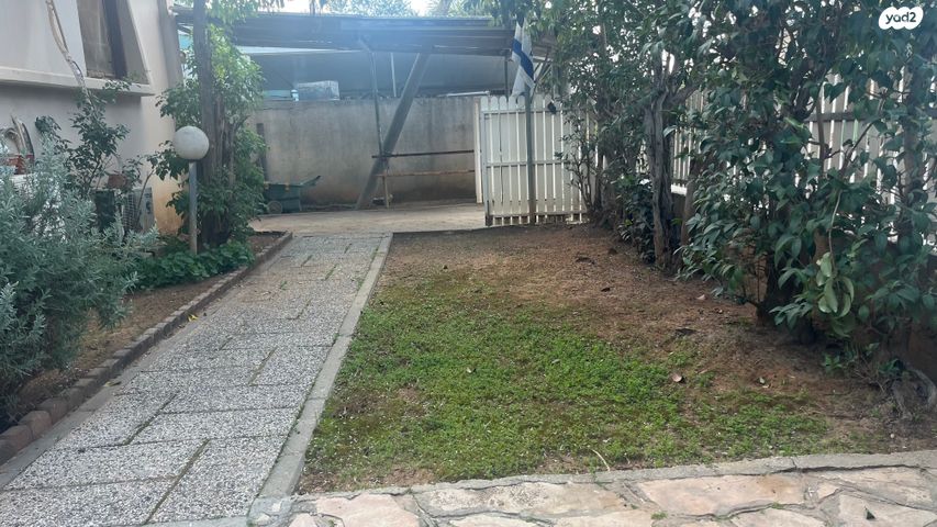 דו משפחתי, פרדס חנה כרכור