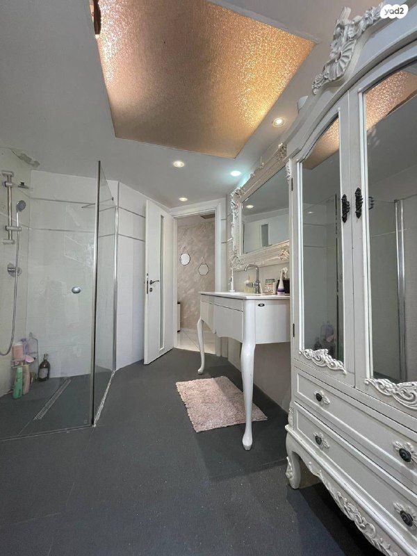 דירה, עוזי חיטמן, קרית אילון, חולון