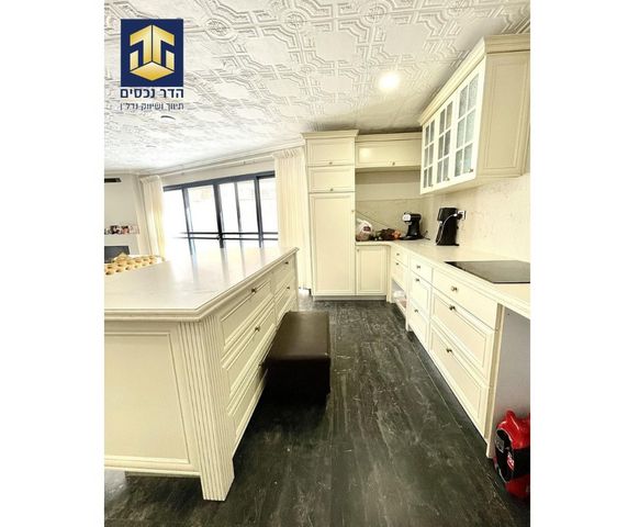 דופלקס, שכונה ה'-ו', מבשרת ציון