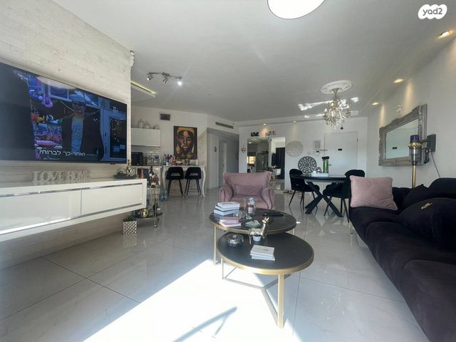 דירה, עוזי חיטמן, קרית אילון, חולון