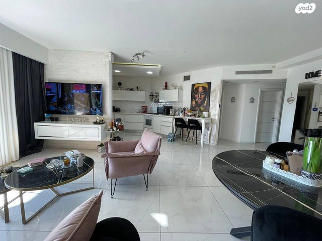 דירה, עוזי חיטמן, קרית אילון, חולון