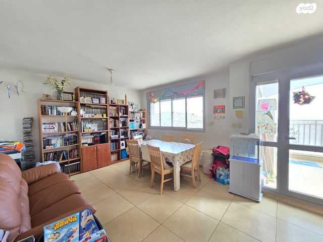 דירה, אליהו קורן, חומת שמואל, הר חומה, ירושלים