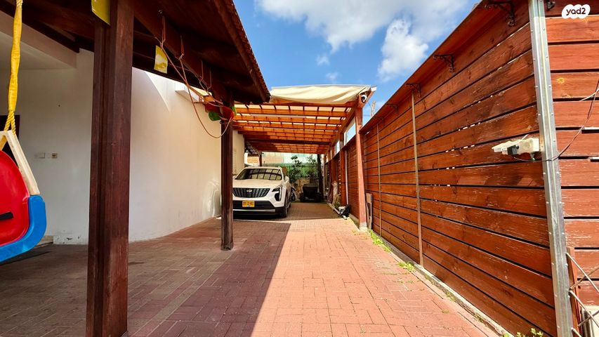 דו משפחתי, רחובות