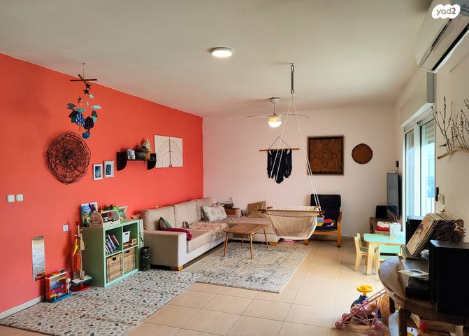 דירה, שלדג, צוותא ב, אלפי מנשה