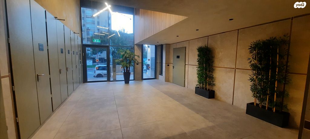 גג/ פנטהאוז, יוסף אהרונוביץ', שיכון ותיקים, חולון