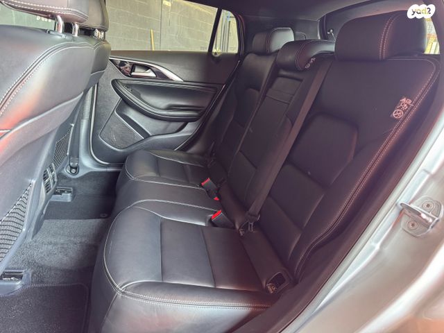 אינפיניטי QX30