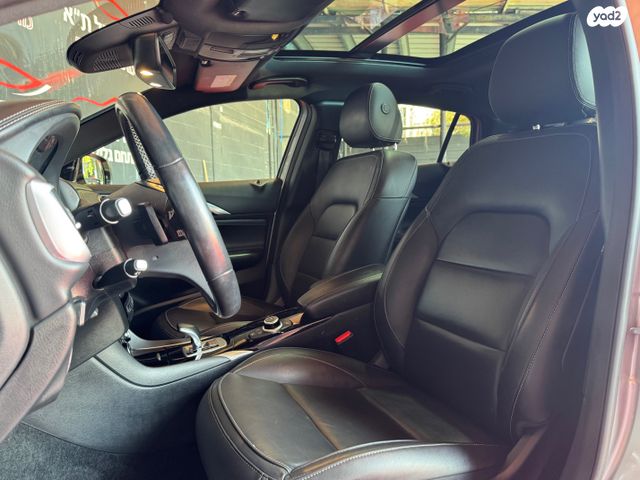 אינפיניטי QX30