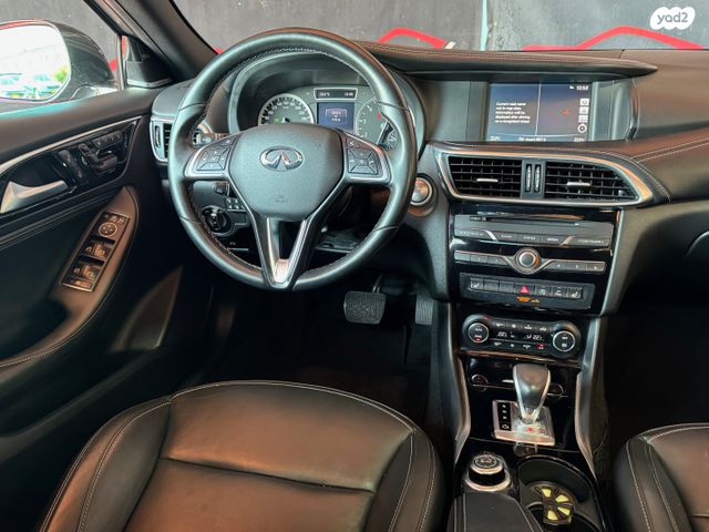 אינפיניטי QX30