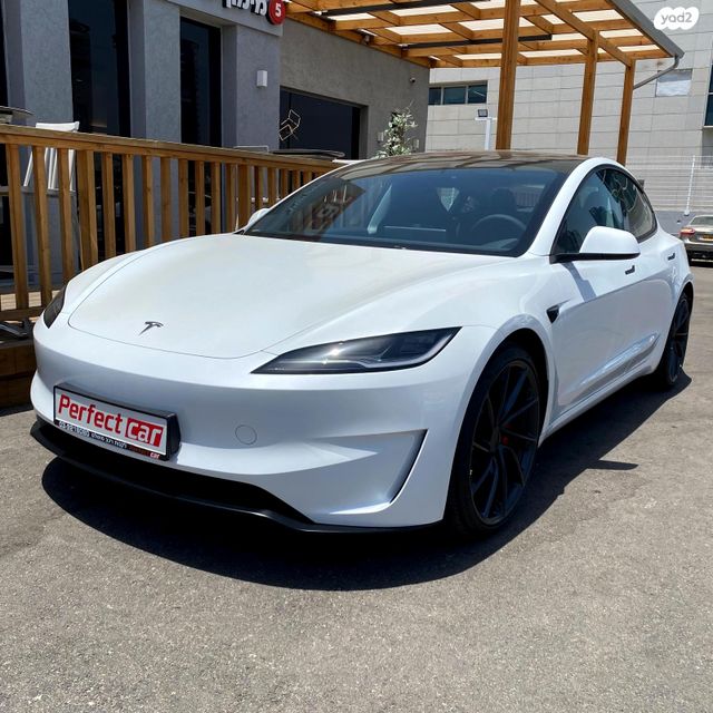 מודעת רכב טסלה מודל 3