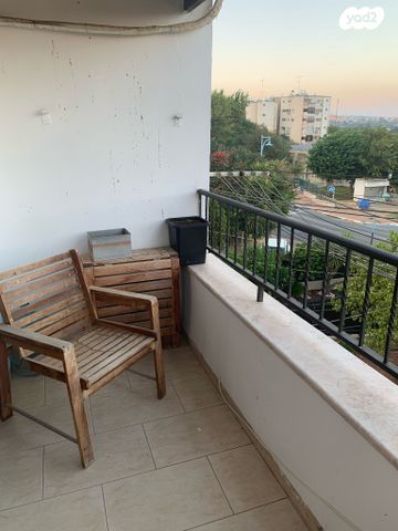 ברל כצנלסון 13