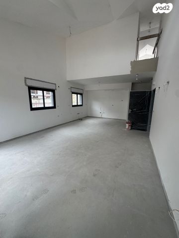 גג/ פנטהאוז, נעמי שמר, גבעת זמר, חיפה