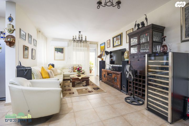 דירת גן, סול ליפצין, חומת שמואל, הר חומה, ירושלים