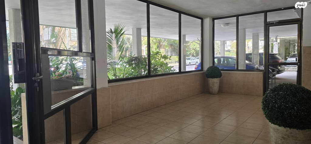 דירה, א.ד. גורדון, א' / צפון מזרח העיר, רחובות