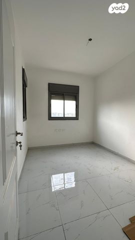 גג/ פנטהאוז, טופז, אבני חן, חריש