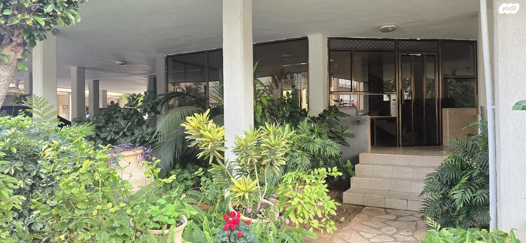 דירה, א.ד. גורדון, א' / צפון מזרח העיר, רחובות