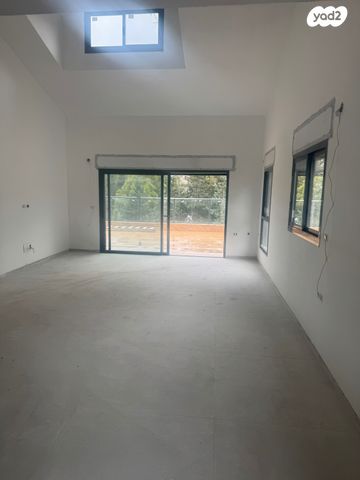 גג/ פנטהאוז, נעמי שמר, גבעת זמר, חיפה