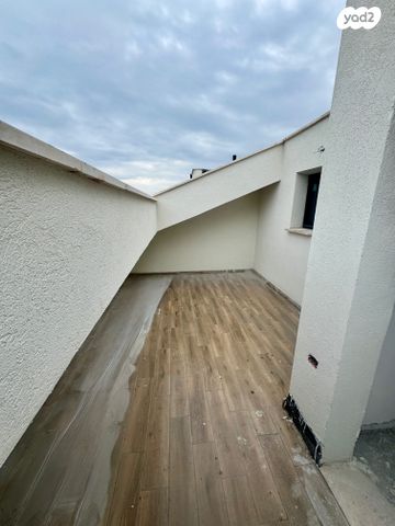 גג/ פנטהאוז, נעמי שמר, גבעת זמר, חיפה