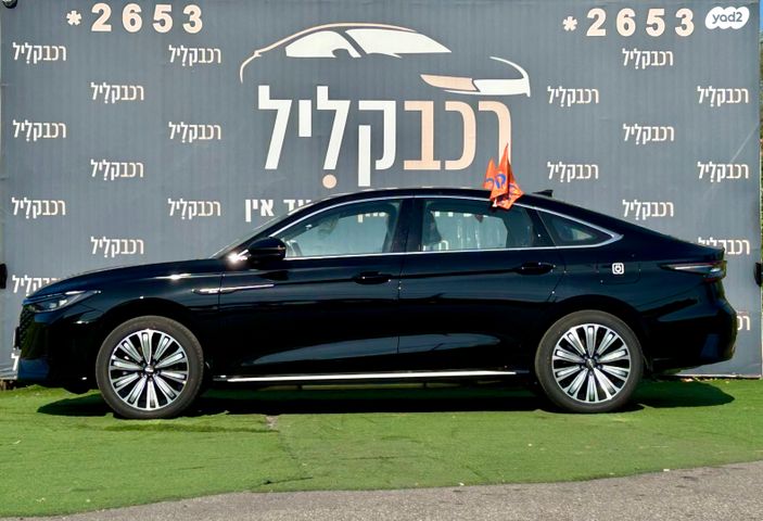 צ׳רי אריזו 8