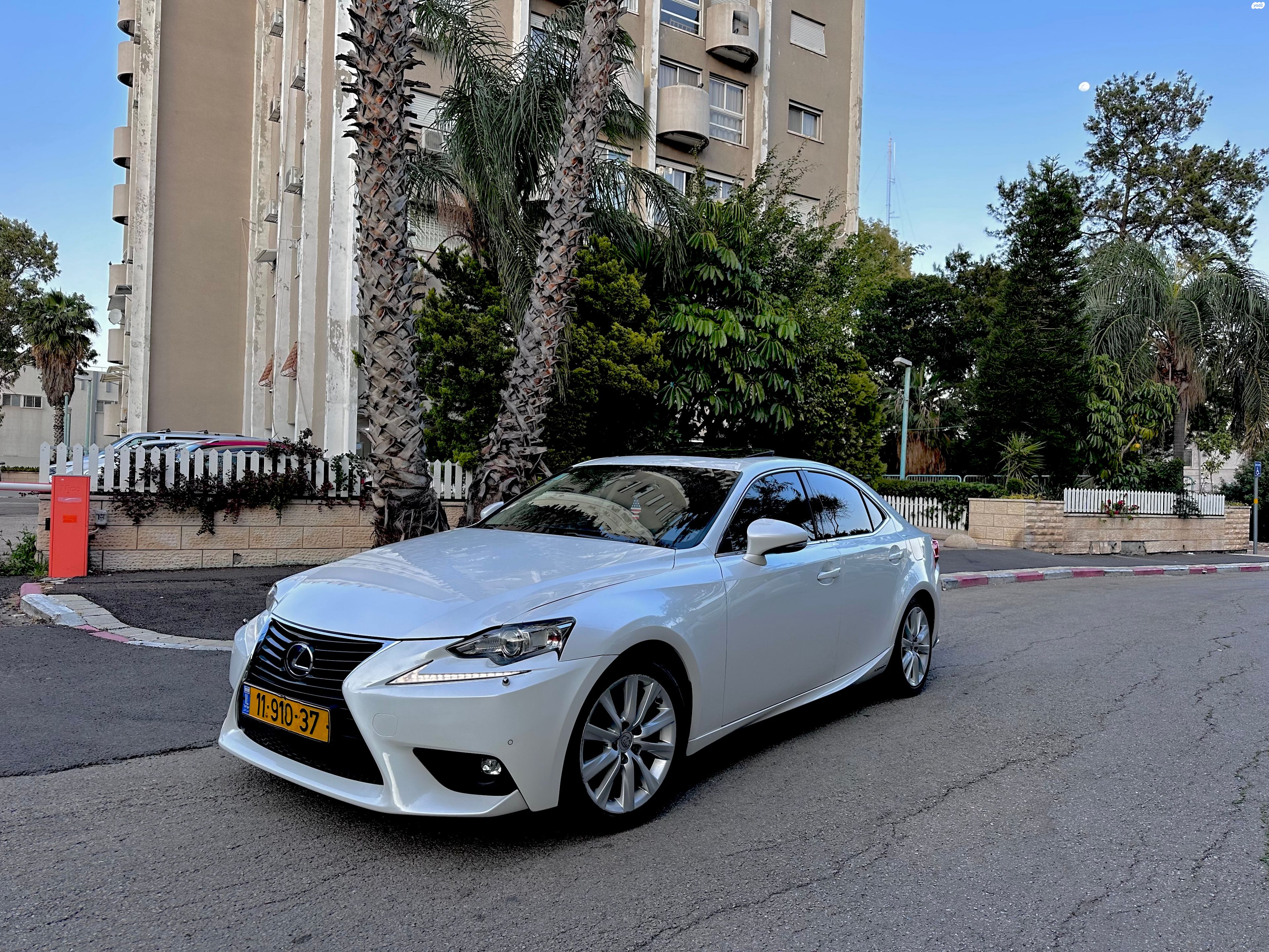 מודעת רכב לקסוס IS