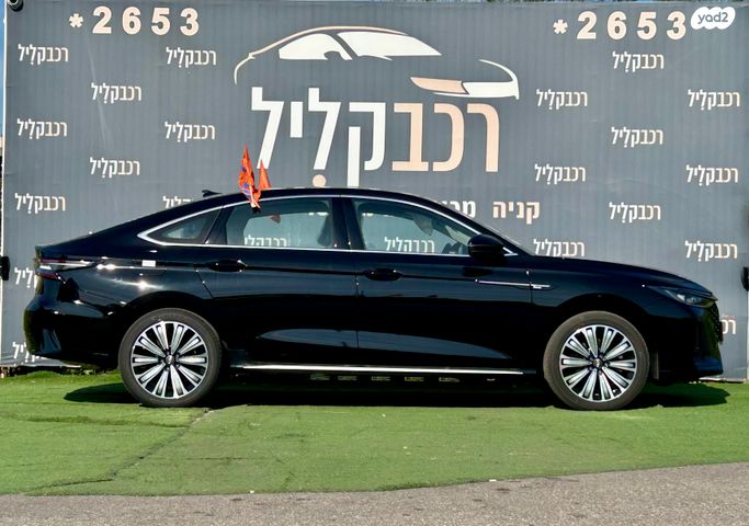 צ׳רי אריזו 8