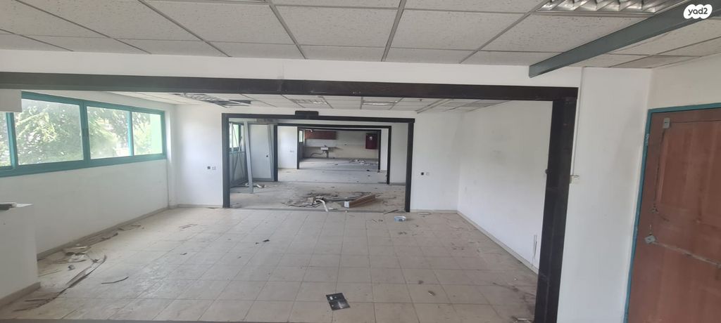 מבני תעשיה, מג'דל שמס