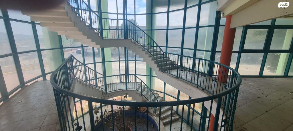 מבני תעשיה, מג'דל שמס