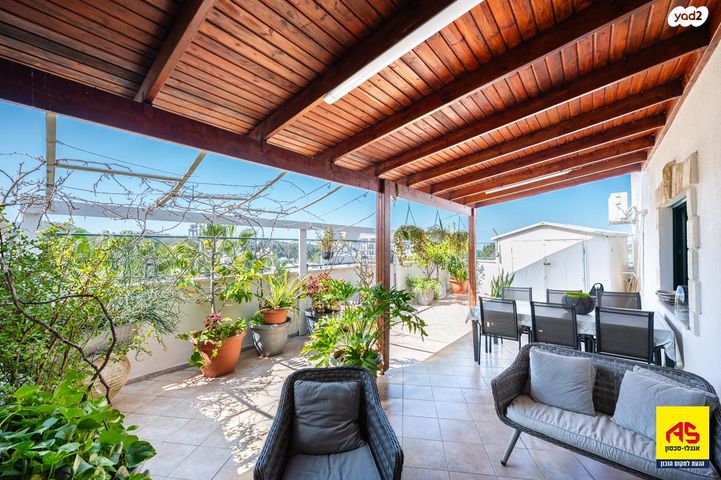 גג/ פנטהאוז, הדקלים 84, מרכז פרדס חנה, פרדס חנה כרכור