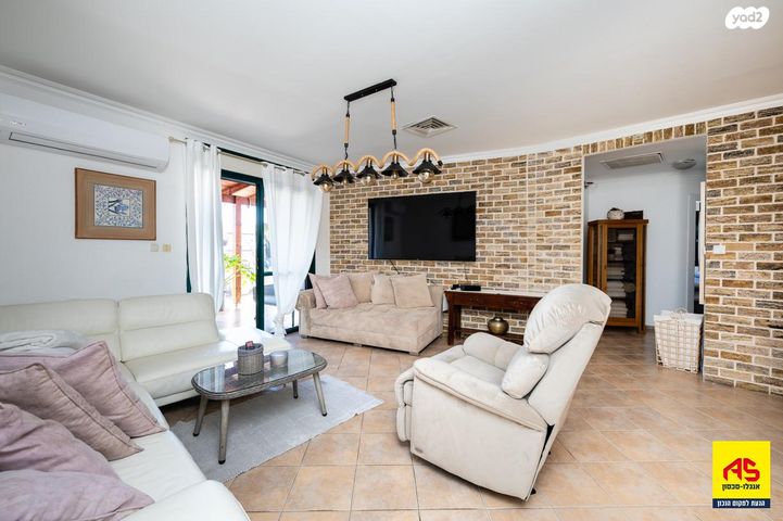 גג/ פנטהאוז, הדקלים 84, מרכז פרדס חנה, פרדס חנה כרכור