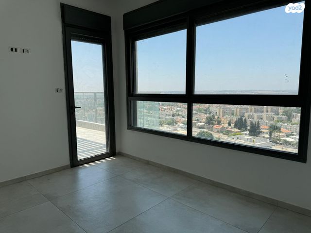 גג/ פנטהאוז, רבי דוד דנינו, הפרחים, קרית גת