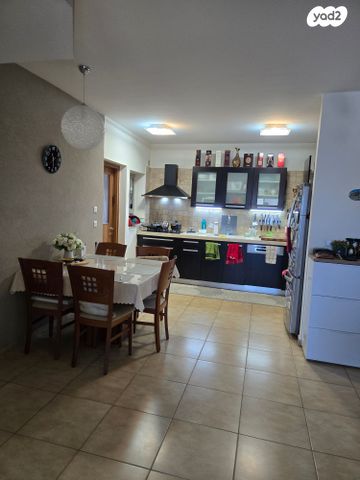 דירה, גבעת טל, אלפי מנשה