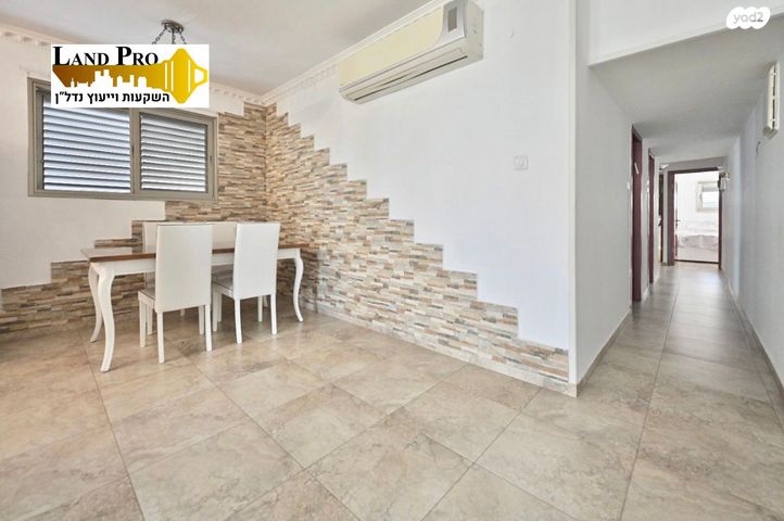 דירה, צבי הירשפלד, רמז, מערב ותיק, ראשון לציון