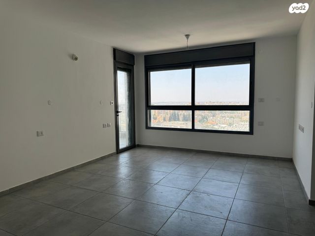 גג/ פנטהאוז, רבי דוד דנינו, הפרחים, קרית גת