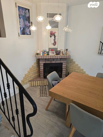 דו משפחתי, צוותא א, אלפי מנשה