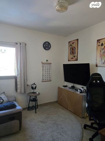 דירה, גבעת טל, אלפי מנשה