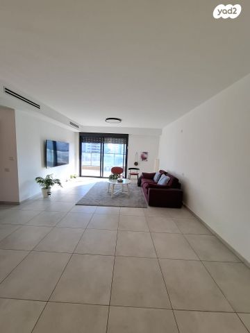 דירה, אהבת אדם, כפר יונה