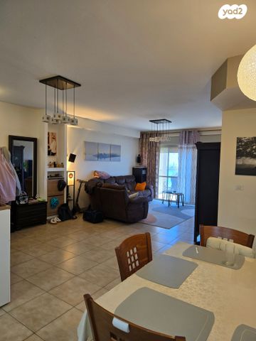 דירה, גבעת טל, אלפי מנשה