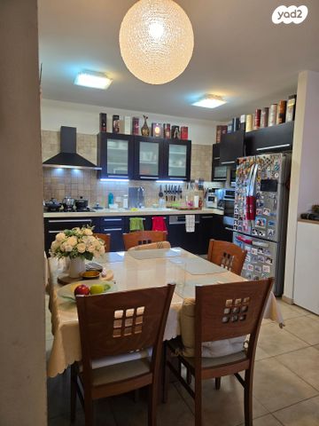 דירה, גבעת טל, אלפי מנשה