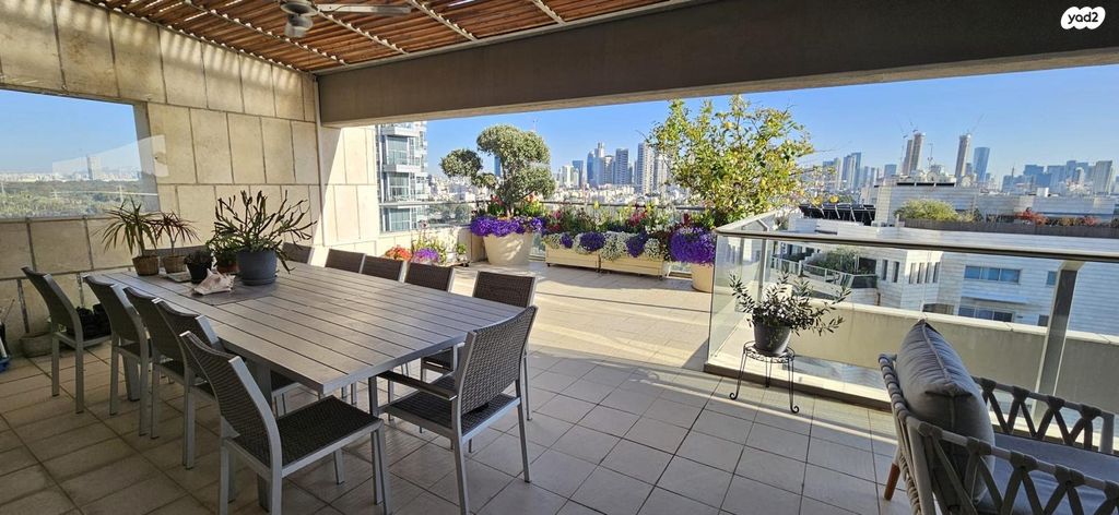 דופלקס, מאיר יערי, כוכב הצפון, תל אביב יפו