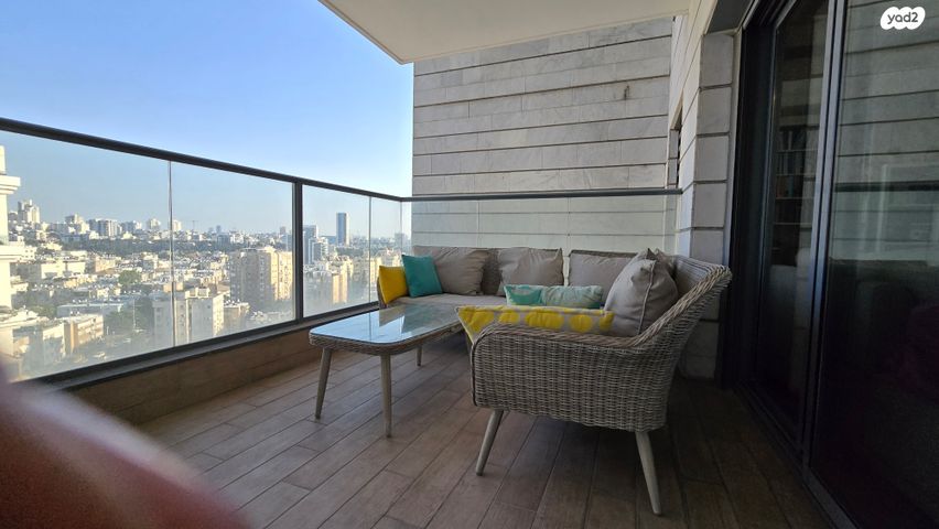 דירה, ערבי נחל, גבעתיים