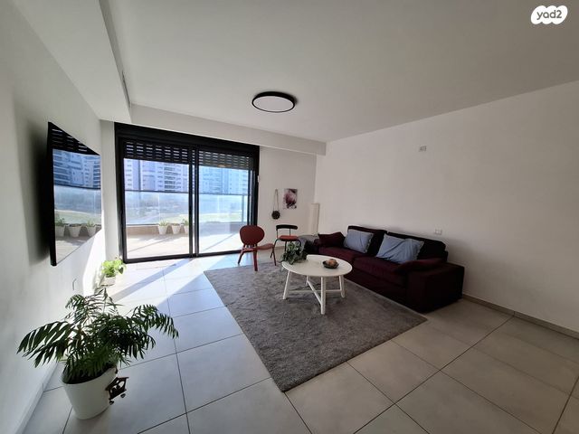 דירה, אהבת אדם, כפר יונה