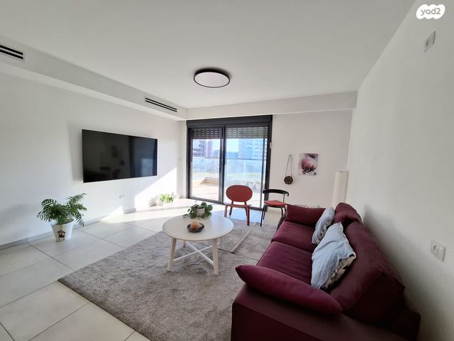 דירה, אהבת אדם, כפר יונה